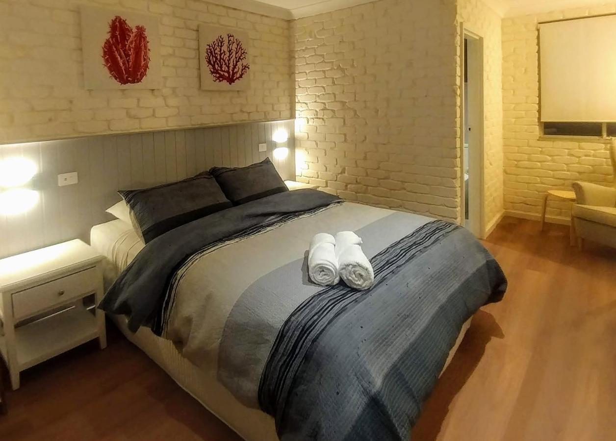 Bay House Motel Бато Бэй Экстерьер фото