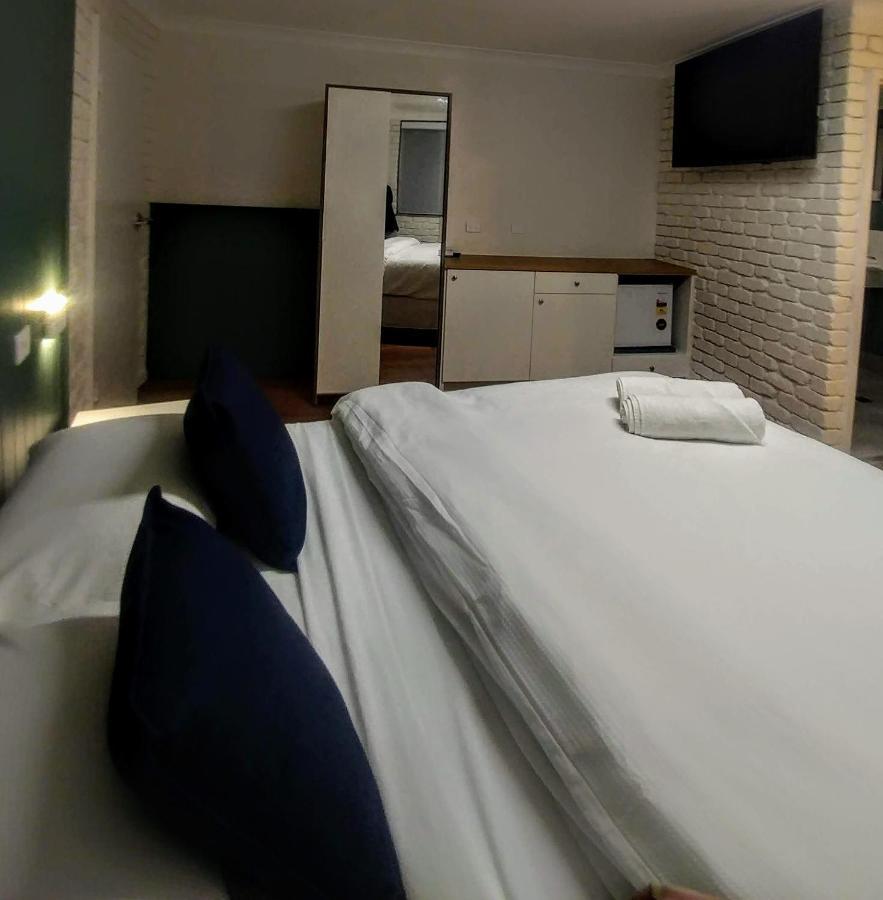 Bay House Motel Бато Бэй Экстерьер фото