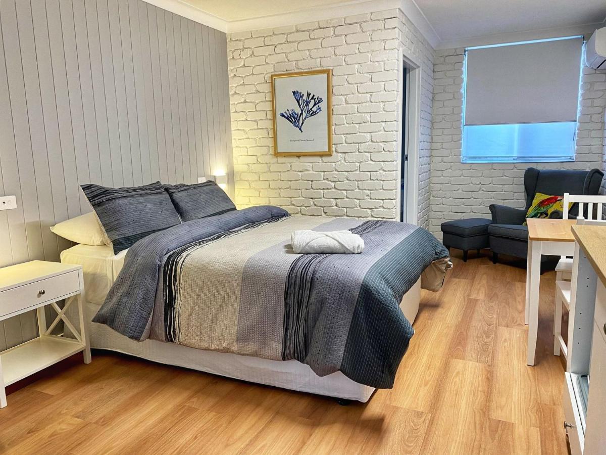 Bay House Motel Бато Бэй Экстерьер фото